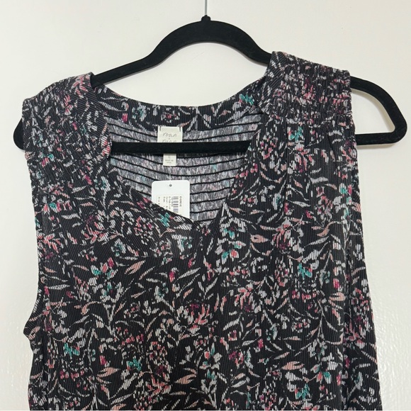 New with Tags- Black patterned tank top from Evereve L - Picture 1 of 3